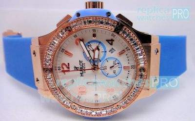 Replica Hublot Big Bang White Dial Rose Gold Bezel Blue Rubber Strap Watch